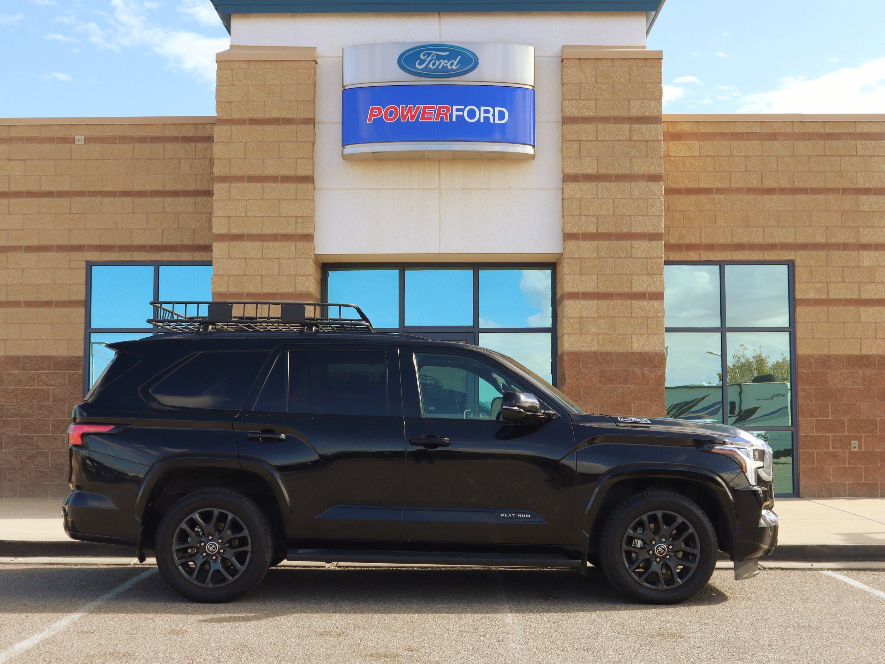 Used 2023 Toyota Sequoia Platinum AWD/4WD image 5