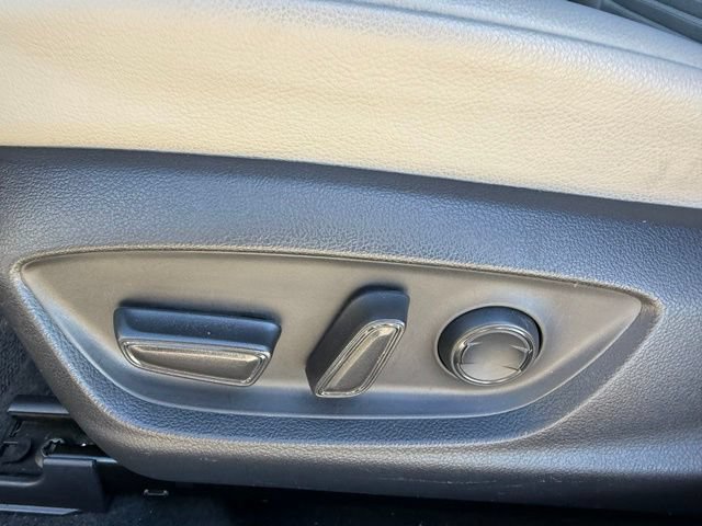 Used 2022 Toyota Camry SE w/ Carpet Mat Package (TMS) FWD image 32