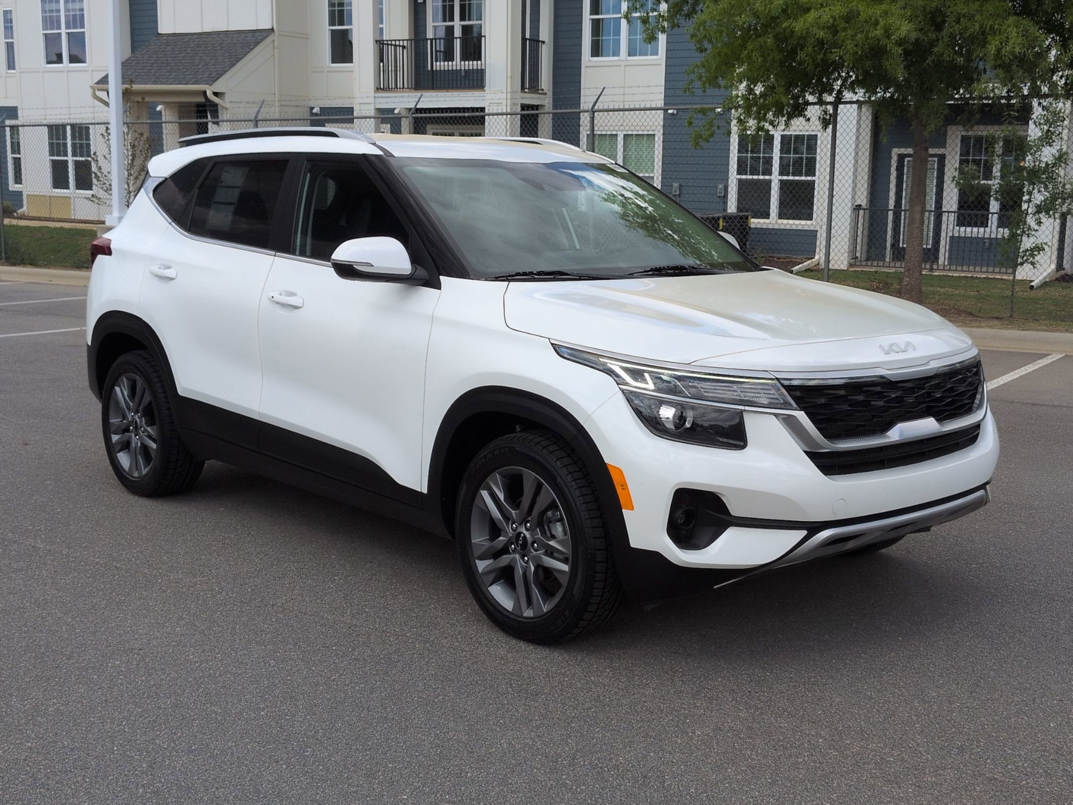 Used 2023 Kia Seltos S w/ Navigation Package image 8