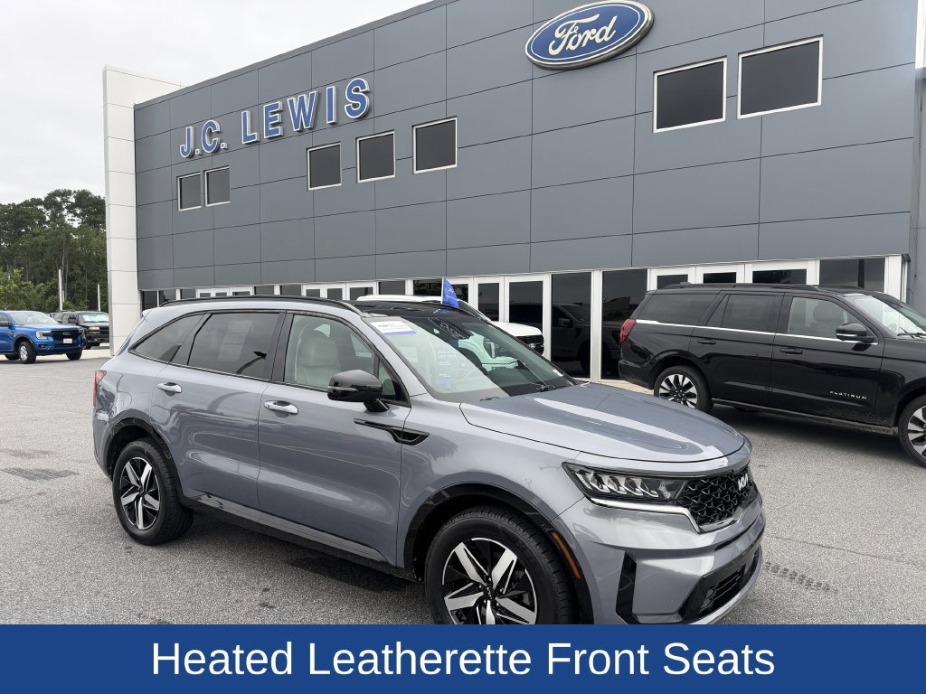 Used 2023 Kia Sorento EX w/ Panoramic Sunroof Package FWD image 2