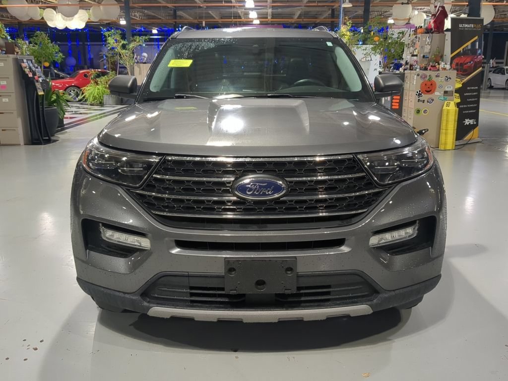 Certified 2022 Ford Explorer XLT w/ Equipment Group 202A AWD/4WD image 3