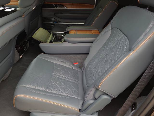 Used 2024 Jeep Grand Wagoneer Series III AWD/4WD image 18