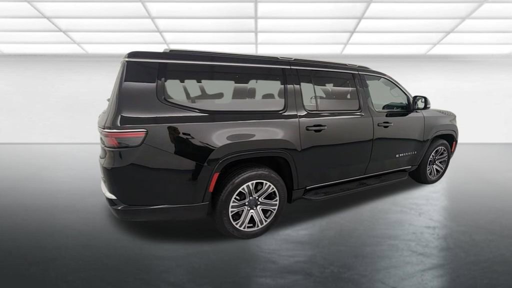 Used 2024 Jeep Wagoneer L Series II w/ Flexible Seating Group AWD/4WD image 8