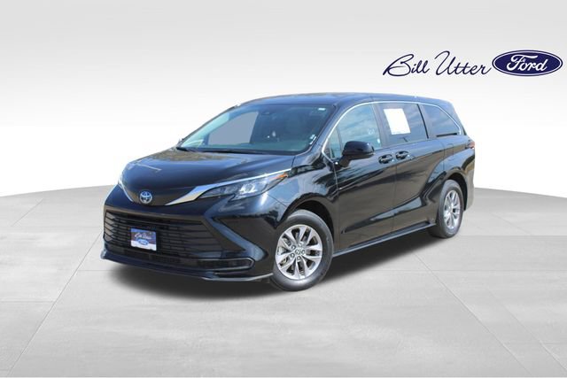 Used 2025 Toyota Sienna LE