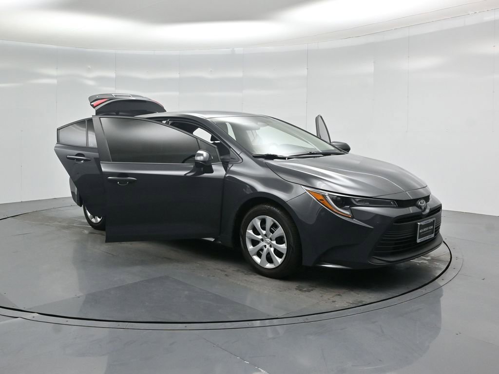 Used 2024 Toyota Corolla LE image 30