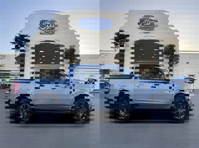 Certified 2022 Ford Maverick XLT image 2