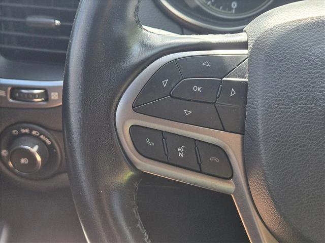 Used 2020 Jeep Cherokee Latitude Plus w/ Cold Weather Group FWD image 12