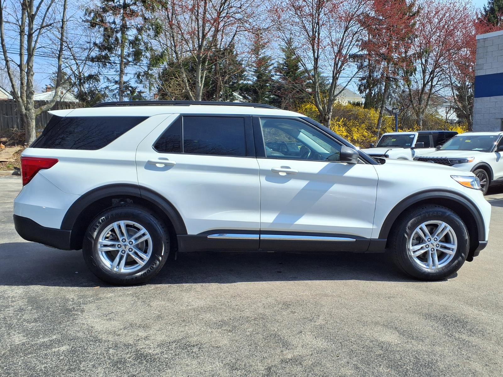 Certified 2022 Ford Explorer XLT w/ Equipment Group 202A image 6