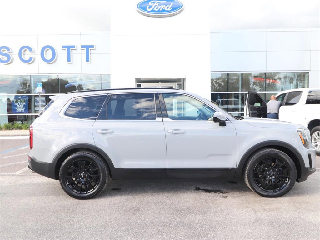 Used 2022 Kia Telluride SX w/ SX Prestige Package image 6