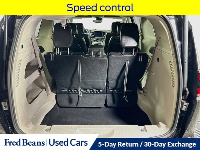 Used 2024 Chrysler Pacifica Touring-L FWD image 31