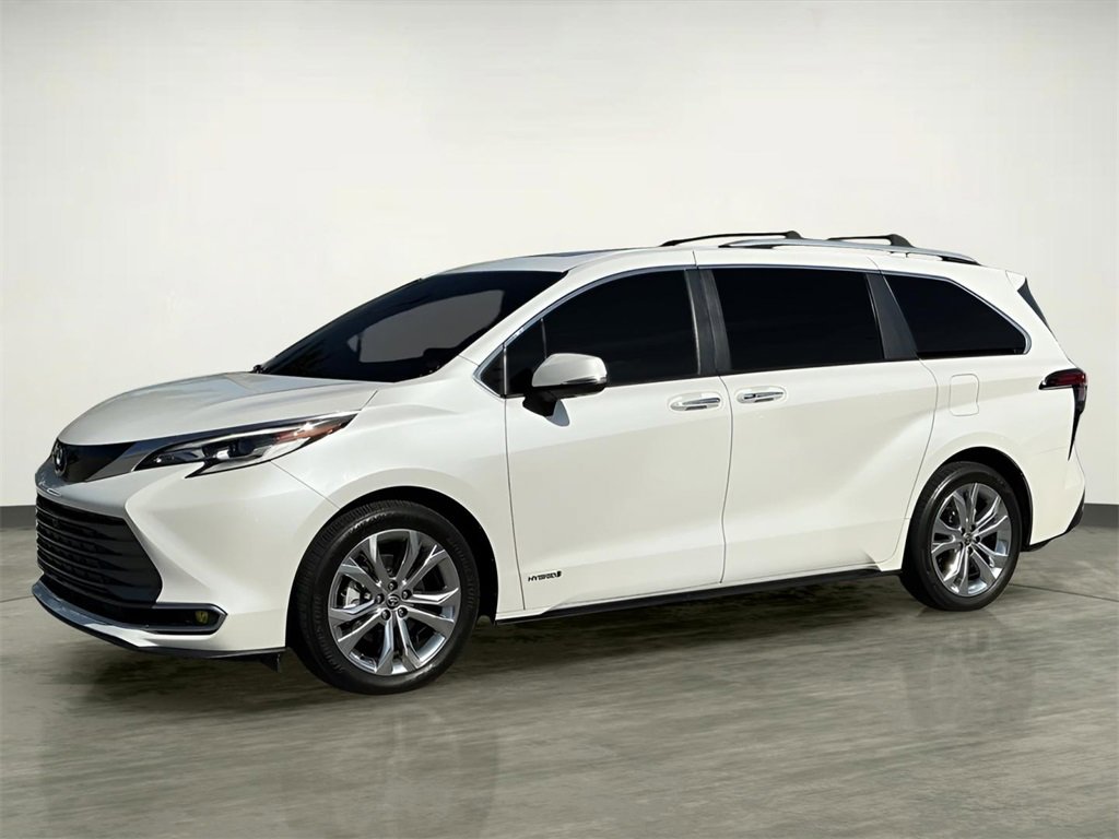 Used 2021 Toyota Sienna Platinum image 2