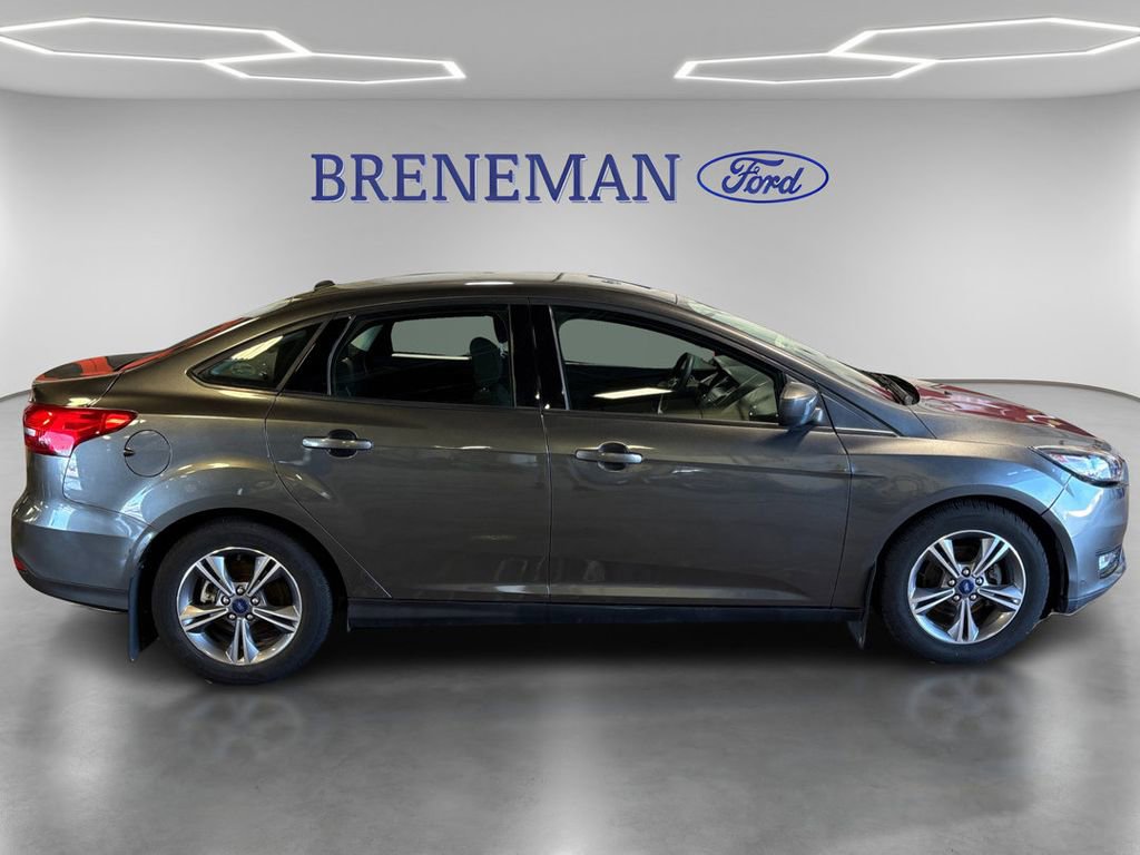 Certified 2018 Ford Focus SE w/ SE Appearance Package FWD image 4