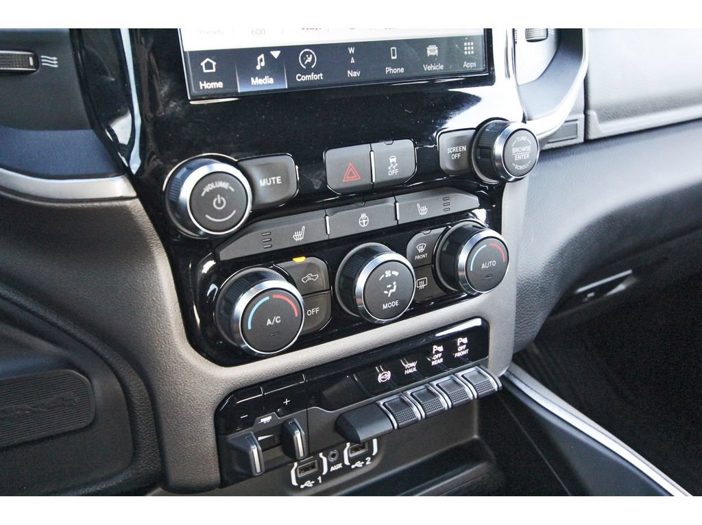 Used 2024 RAM 3500 Big Horn w/ Night Edition AWD/4WD image 24