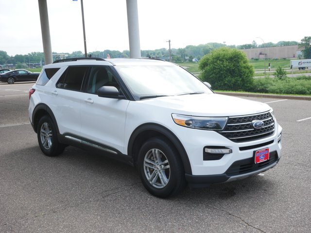 Certified 2024 Ford Explorer XLT AWD/4WD image 3