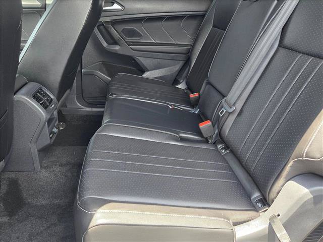 Used 2024 Volkswagen Tiguan SE FWD image 16