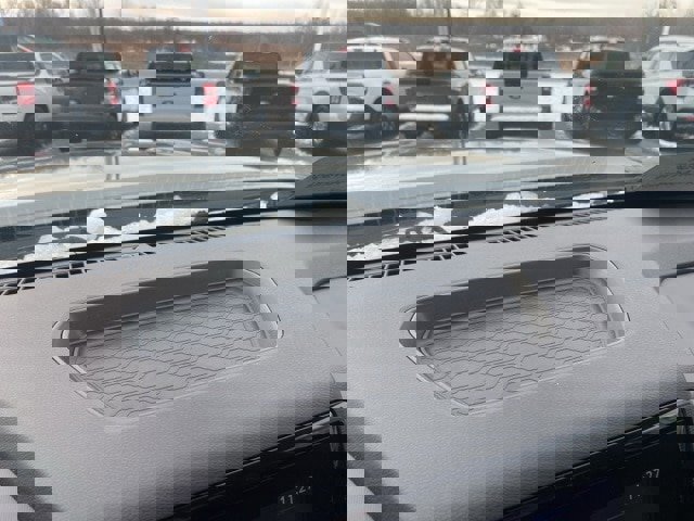 Used 2024 Nissan Frontier SL image 21