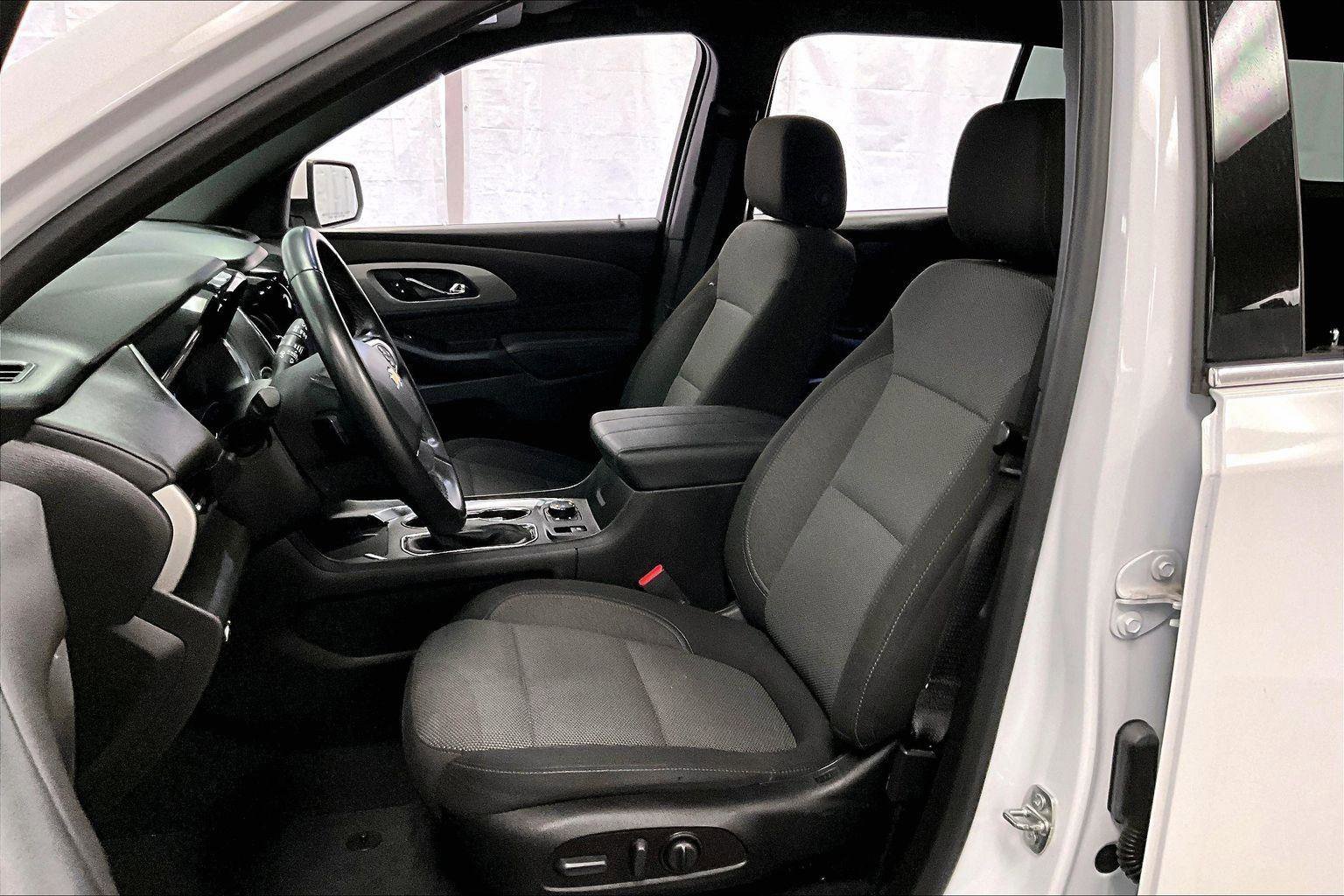 Used 2023 Chevrolet Traverse LT image 24