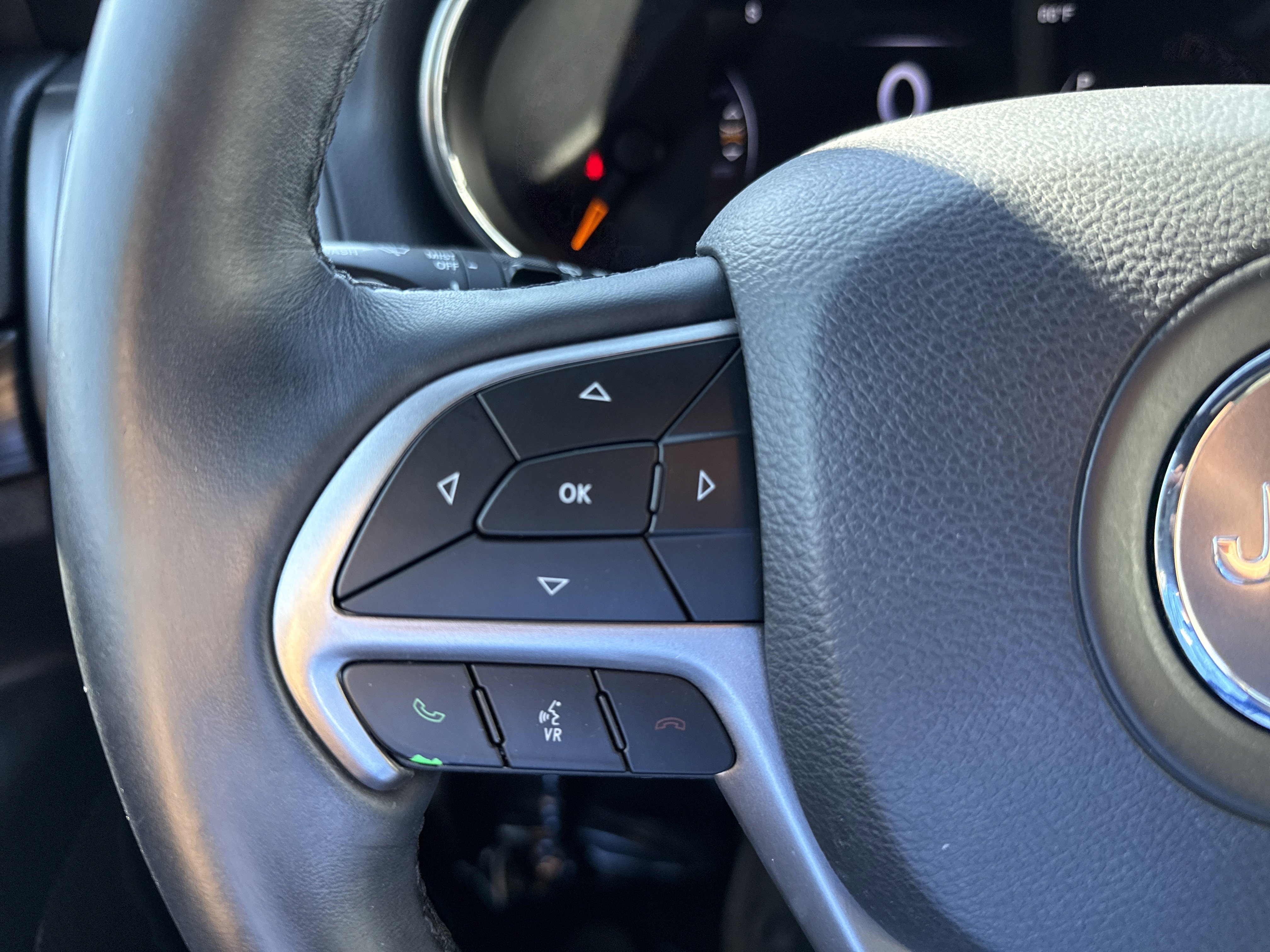 Used 2019 Jeep Grand Cherokee Altitude image 17