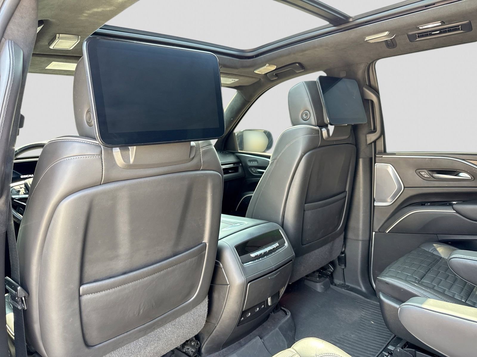Used 2023 Cadillac Escalade Sport Platinum w/ LPO, ONYX Package AWD/4WD image 22