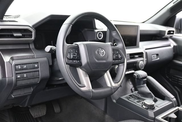 Used 2025 Toyota 4Runner SR5 AWD/4WD image 16