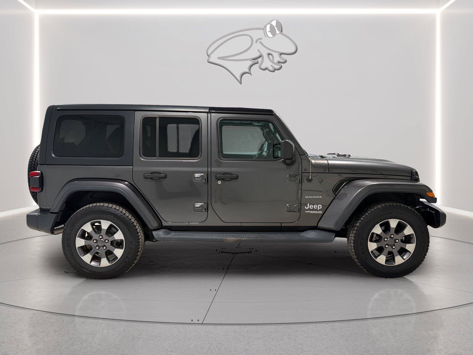 Used 2019 Jeep Wrangler Unlimited Sahara w/ Cold Weather Group AWD/4WD image 6