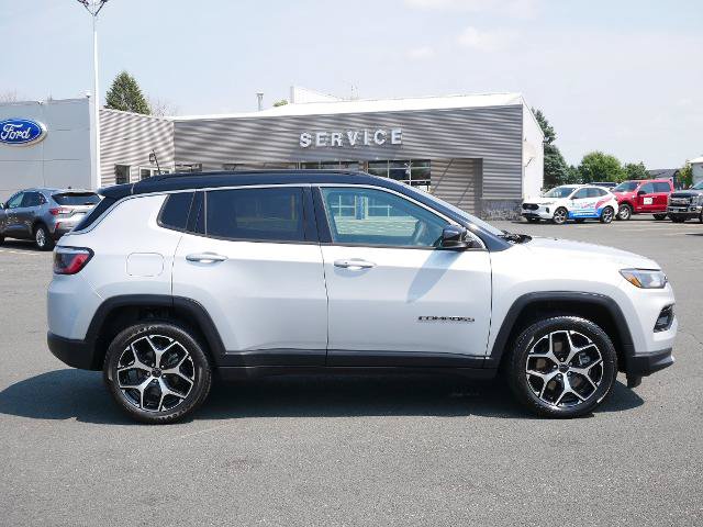 Used 2025 Jeep Compass Limited AWD/4WD image 6