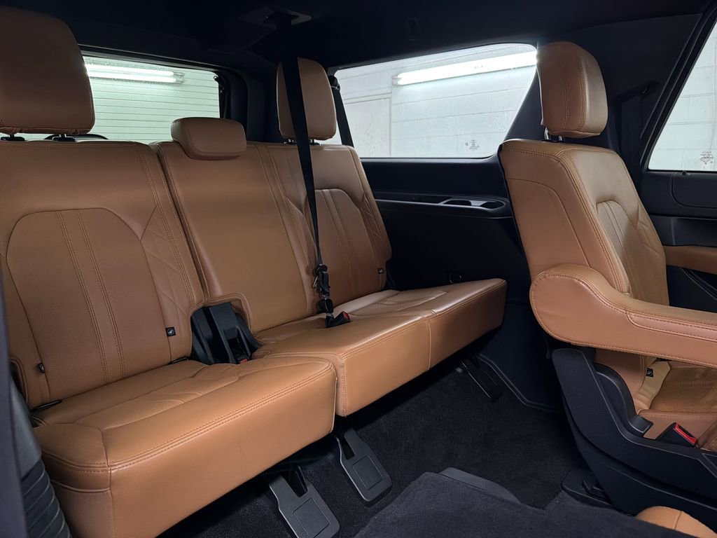 Certified 2022 Ford Expedition Max Platinum RWD image 33