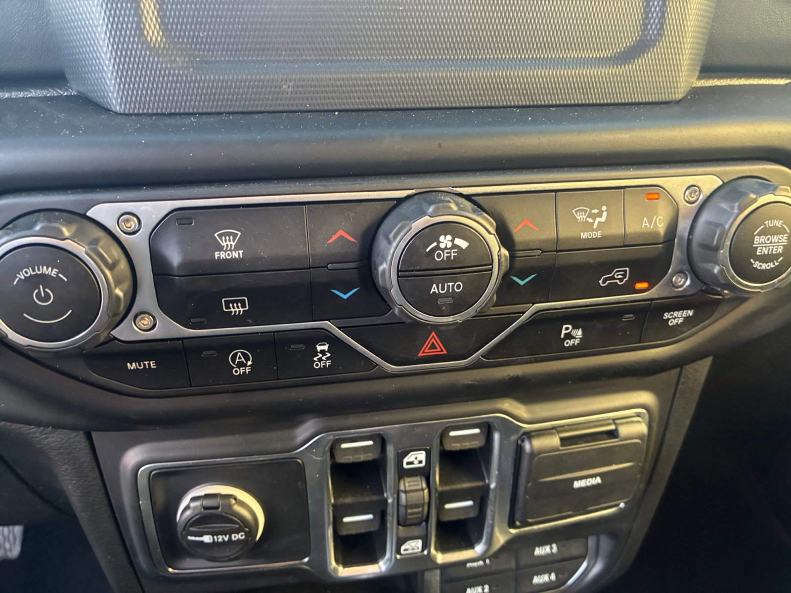 Used 2021 Jeep Wrangler Unlimited Sahara w/ Safety Group image 25