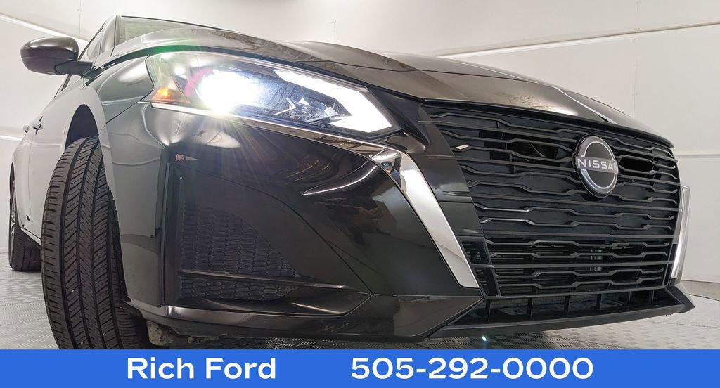 Used 2024 Nissan Altima 2.5 SV w/ SV Premium Package AWD/4WD image 24