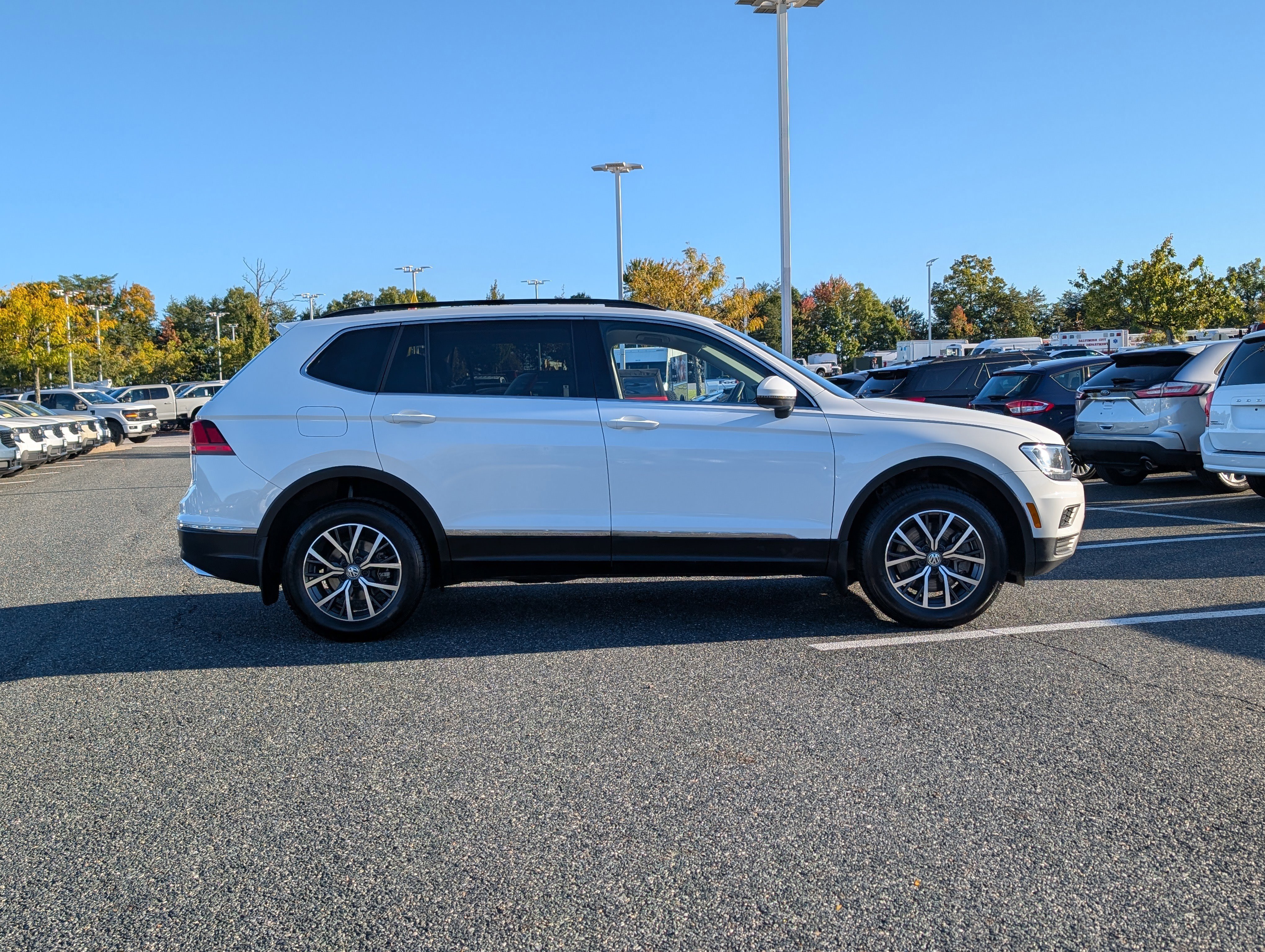 Used 2020 Volkswagen Tiguan SE image 6