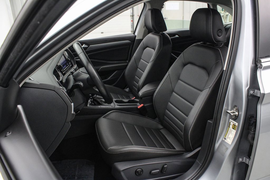 Used 2024 Volkswagen Jetta SE image 11