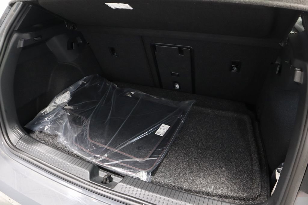 Used 2024 Volkswagen GTI SE FWD image 13
