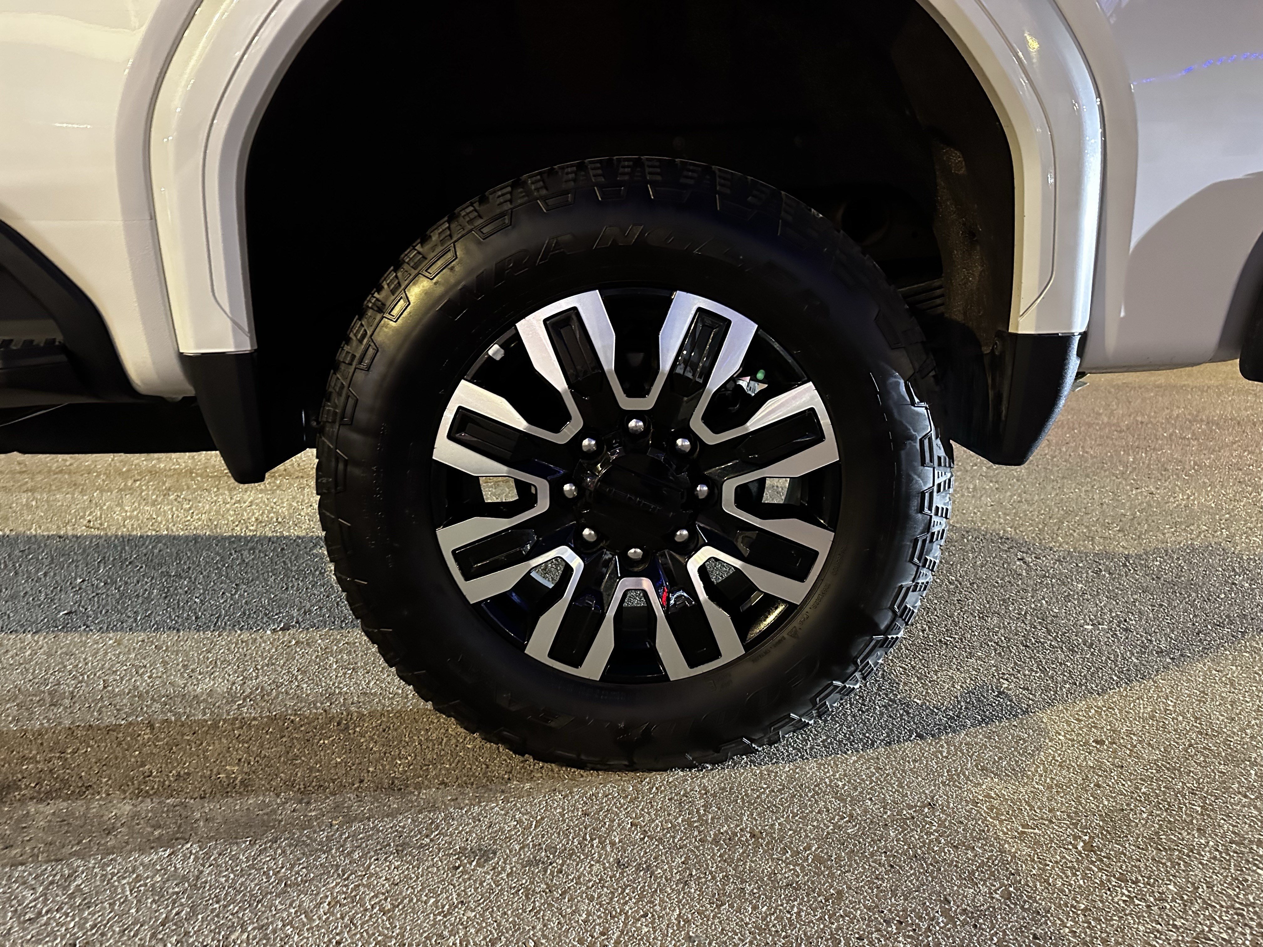 Used 2024 GMC Sierra 2500 Denali Ultimate AWD/4WD image 9
