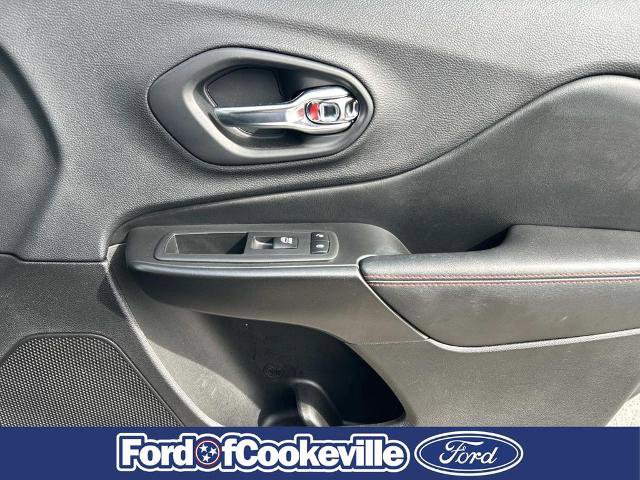 Used 2019 Jeep Cherokee Trailhawk AWD/4WD image 26