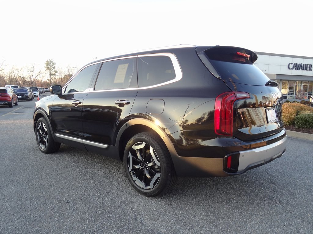 Used 2023 Kia Telluride S image 3