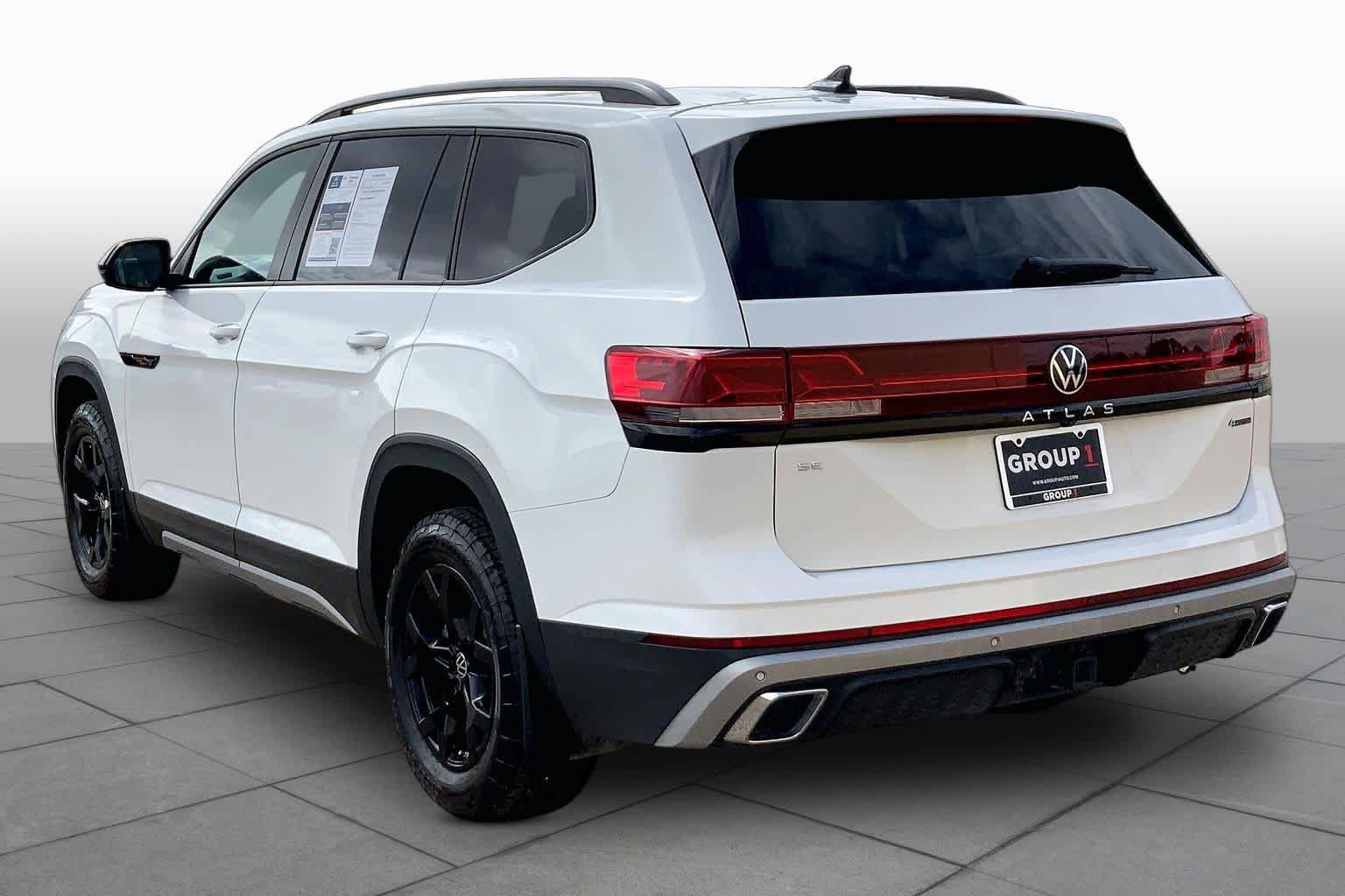 Used 2024 Volkswagen Atlas Peak Edition SE AWD/4WD image 12