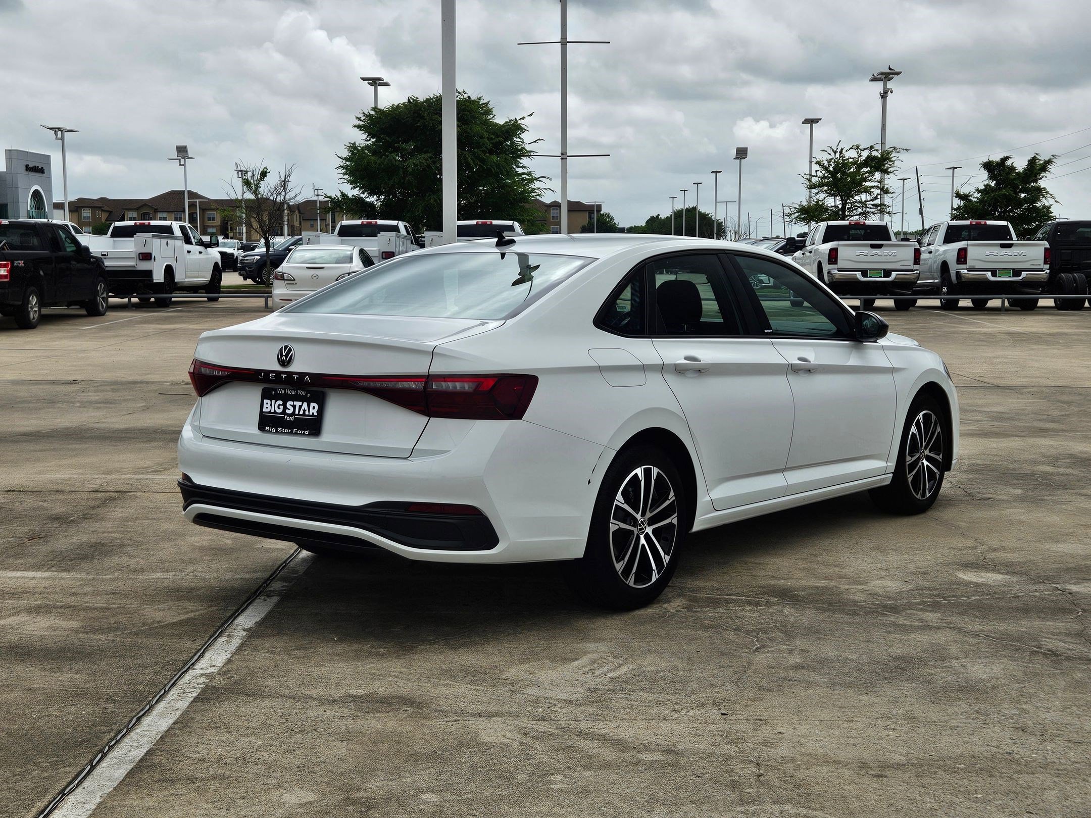 Used 2025 Volkswagen Jetta Sport FWD image 3