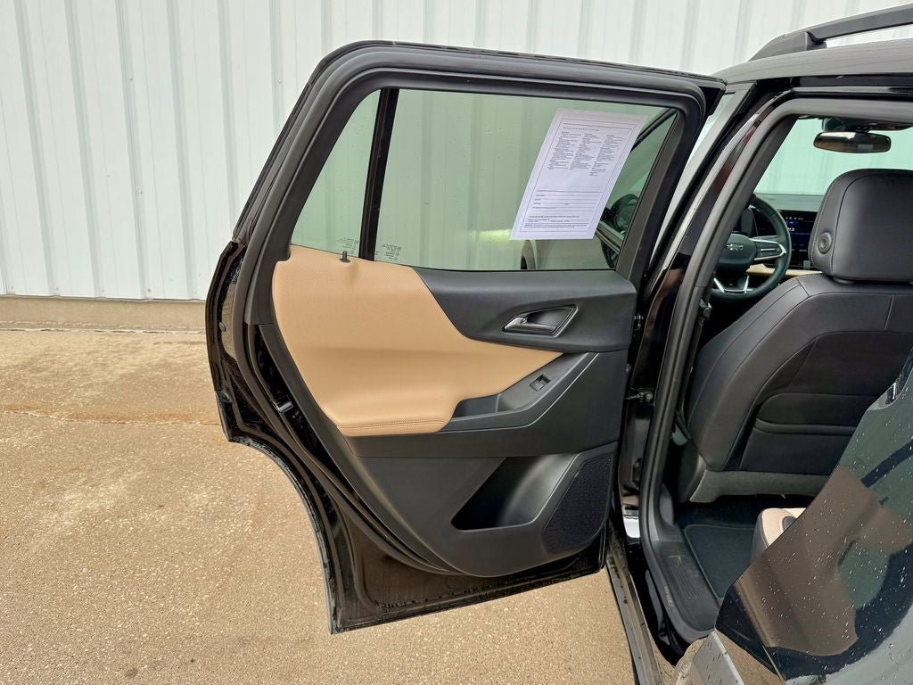 Used 2025 Chevrolet Equinox ACTIV w/ Convenience Package III AWD/4WD image 15