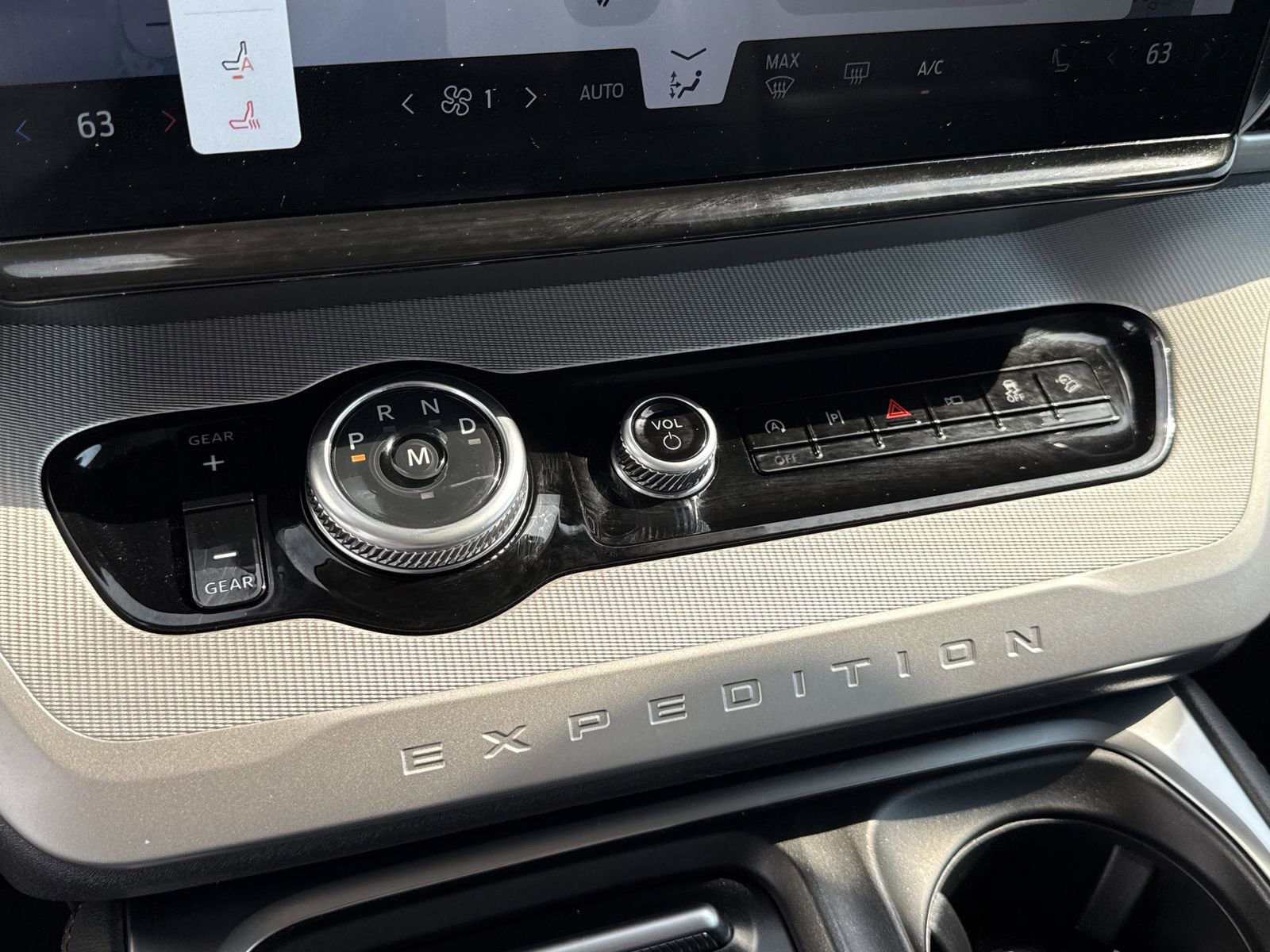 Certified 2025 Ford Expedition Active AWD/4WD image 26
