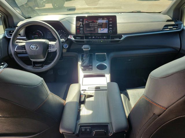 Used 2022 Toyota Sienna XSE image 19