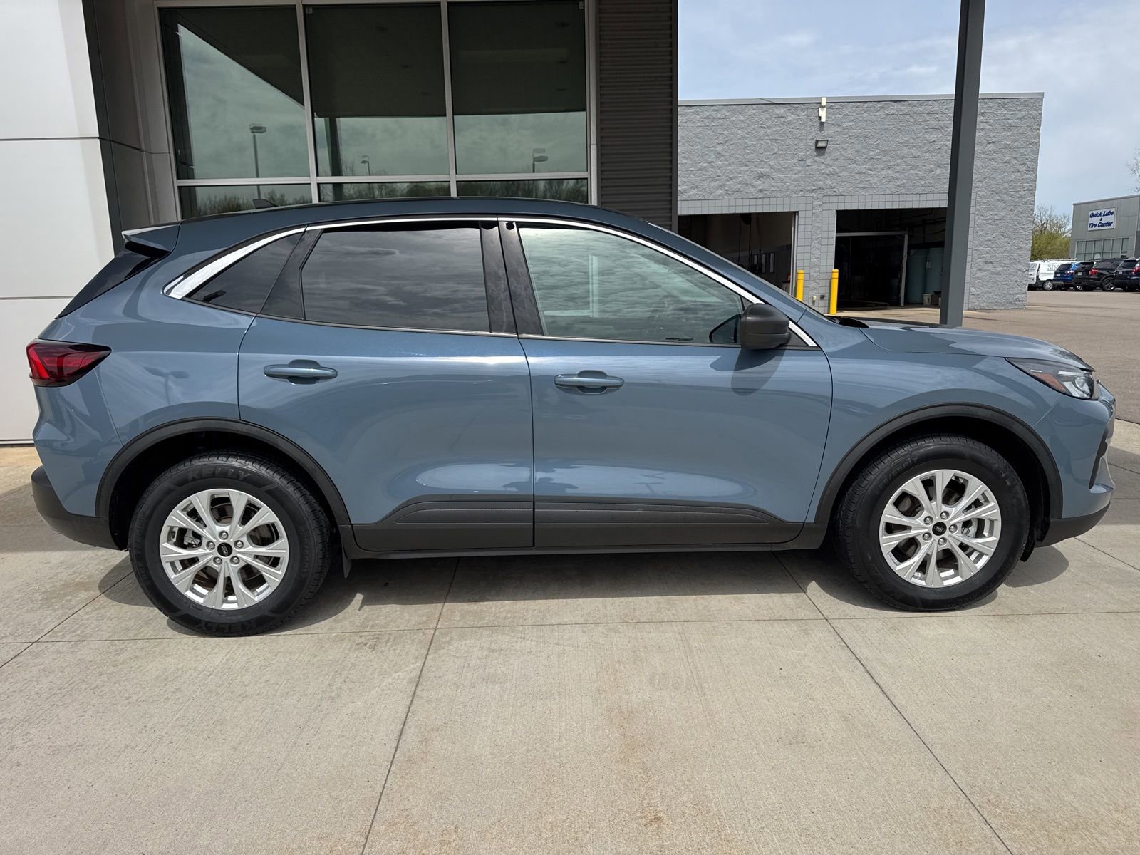 Certified 2024 Ford Escape Active w/ Tech Pack #1 AWD/4WD image 2