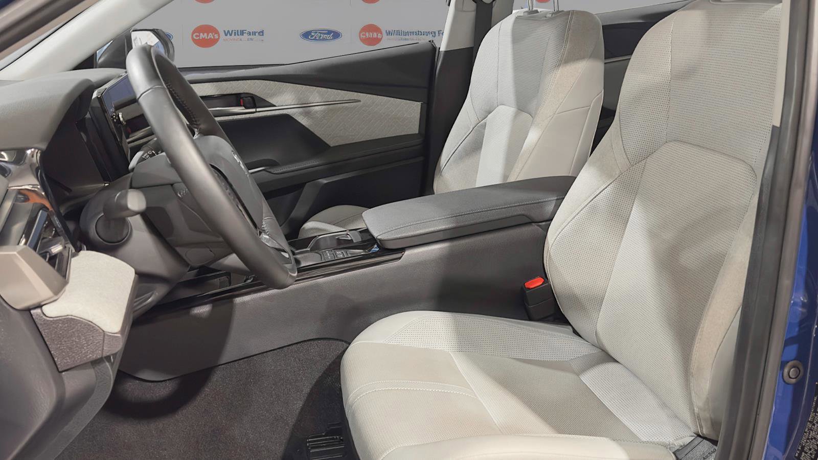 Used 2025 Toyota Camry XLE image 9