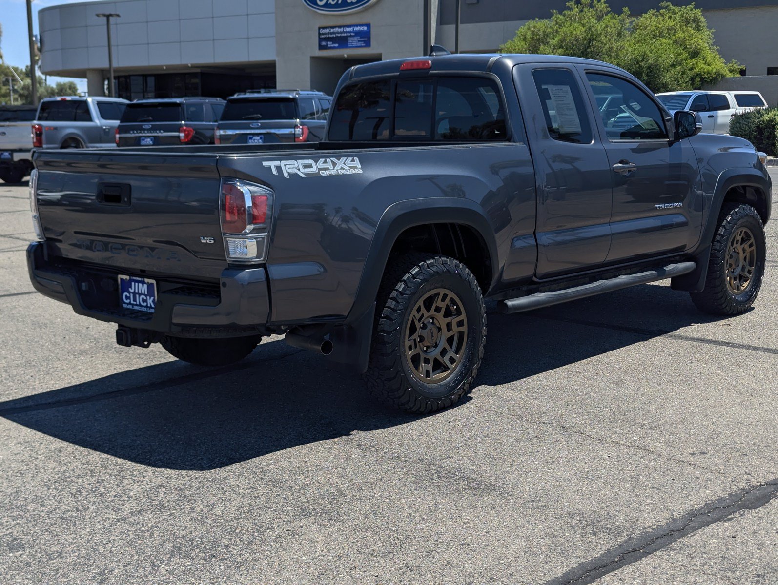 Used 2020 Toyota Tacoma TRD Off-Road w/ TRD Premium Off Road Package AWD/4WD image 2