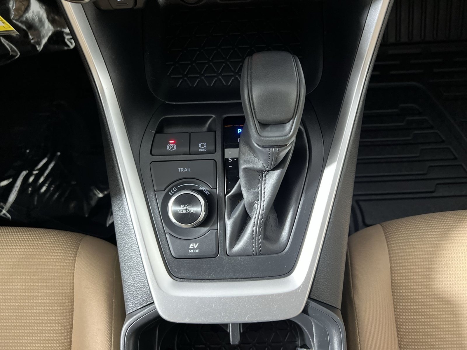 Used 2023 Toyota RAV4 LE AWD/4WD image 21