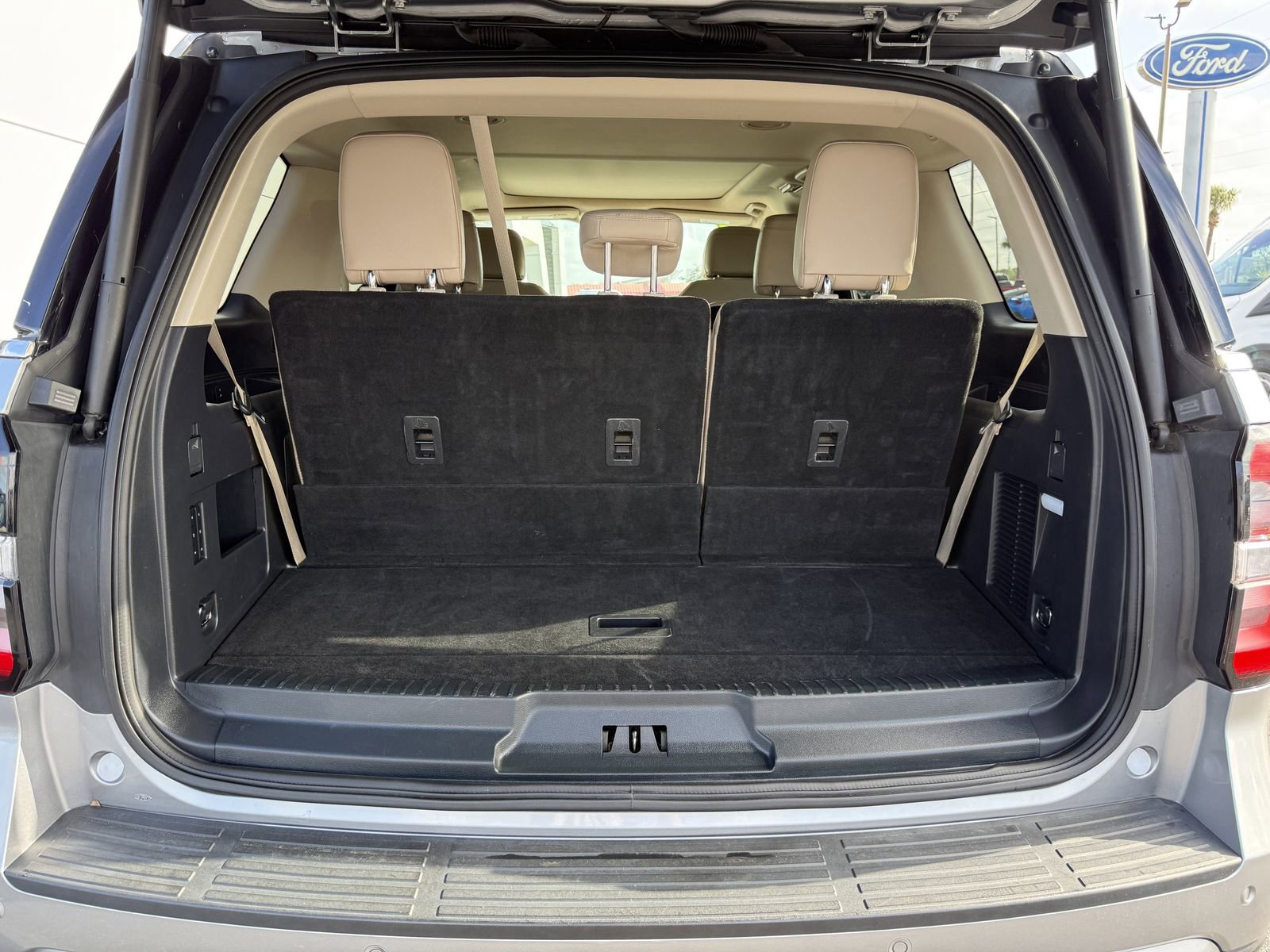 Certified 2024 Ford Expedition Limited image 8