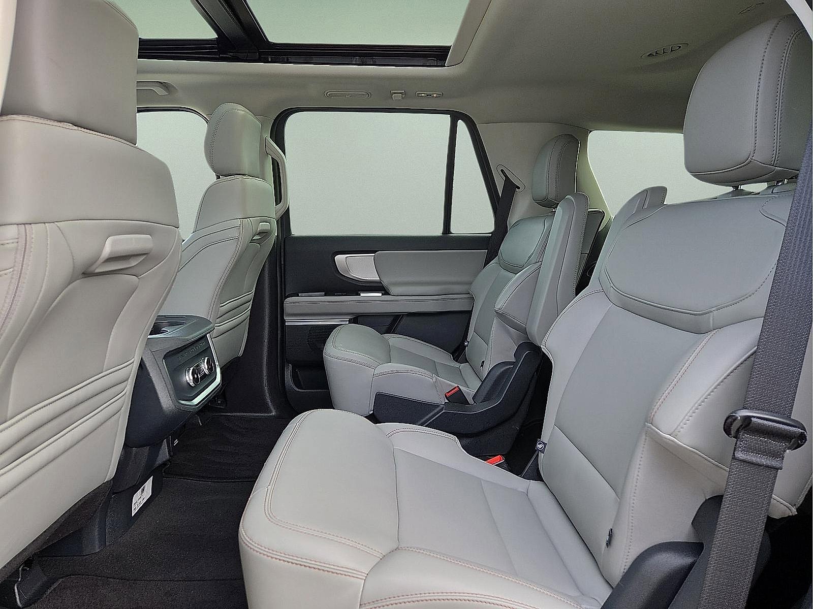 Certified 2025 Ford Expedition Active image 11