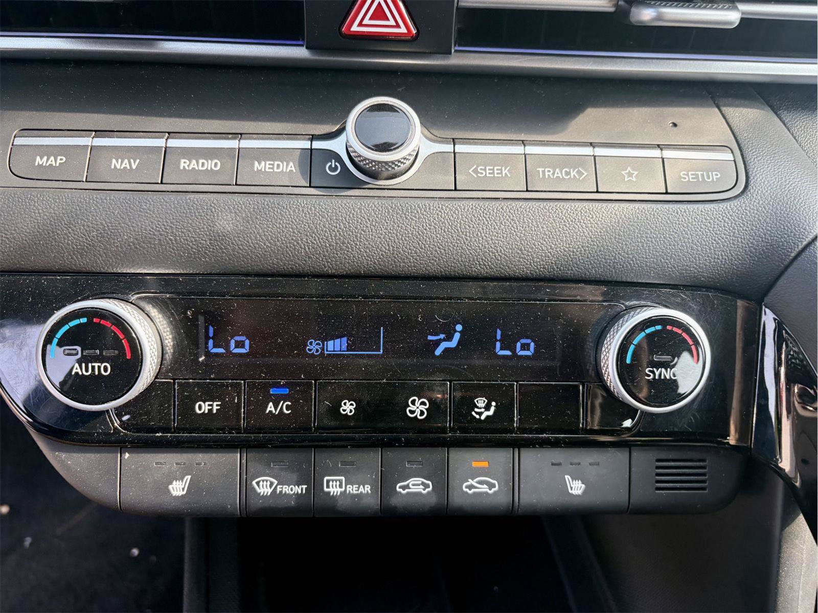 Used 2025 Hyundai Elantra SEL FWD image 16