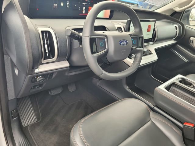 Certified 2025 Ford Expedition Active image 9