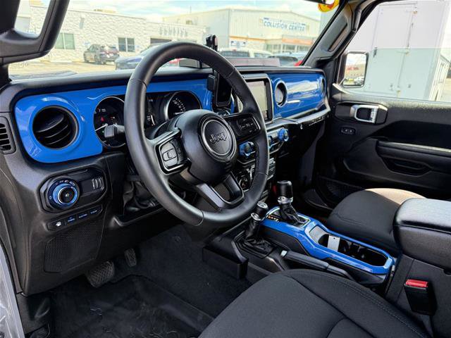 Used 2023 Jeep Wrangler Unlimited w/ Sun & Screen Package AWD/4WD image 9