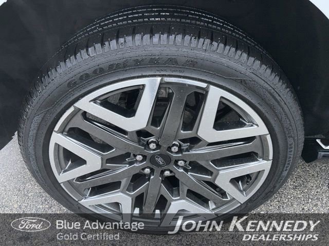 Certified 2025 Ford Expedition Max Platinum w/ Platinum Ultimate Package image 10
